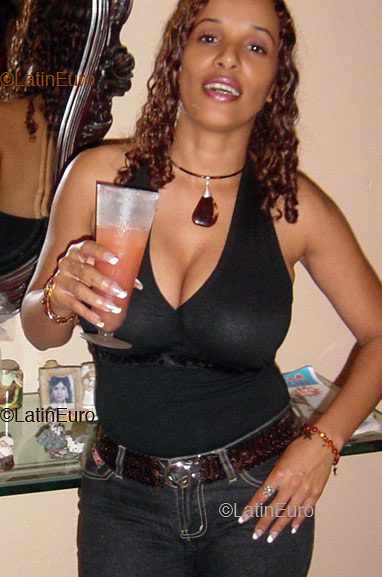 Date this hot Dominican Republic girl Sandra from Santo Domingo N1494