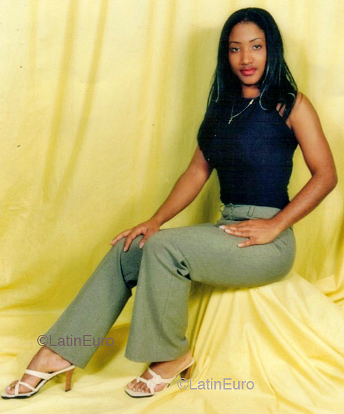 Date this foxy Dominican Republic girl Alba from Santiago N1502
