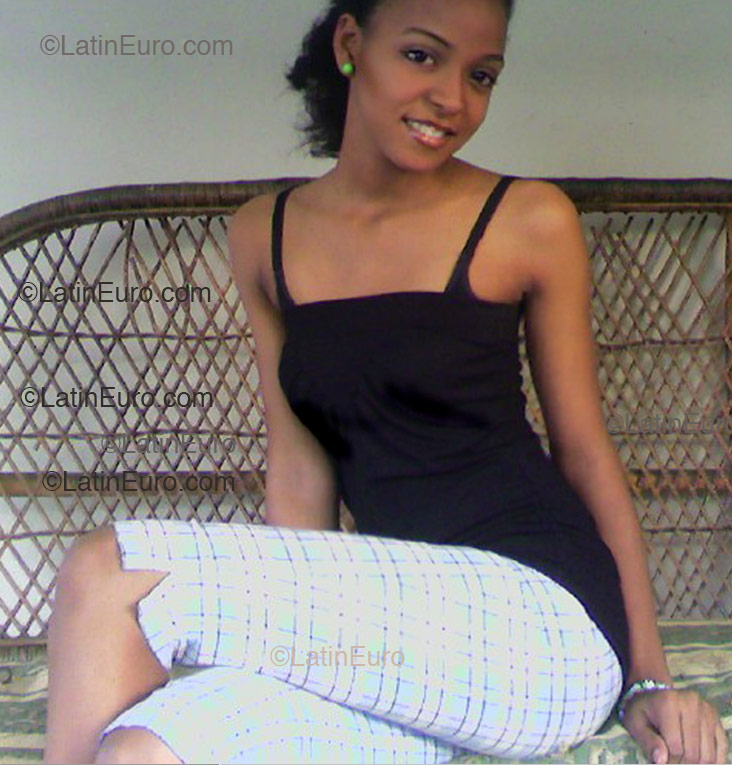 Date this lovely Dominican Republic girl Yasmina from San Francisco de Macoris N156