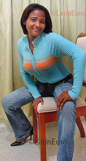 Date this pretty Dominican Republic girl Yesenia from Santiago N192