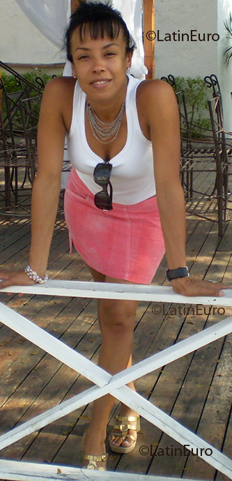 Date this beautiful Dominican Republic girl Leticia from Santo Domingo N197
