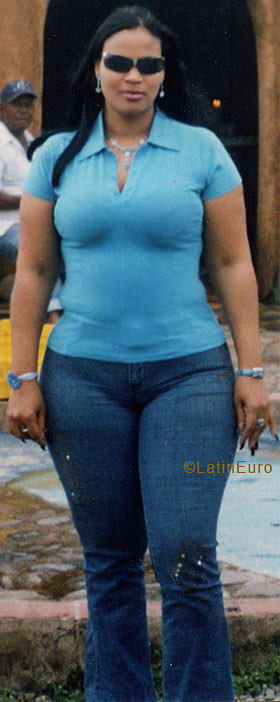 Date this hot Dominican Republic girl Dannia from  N1975