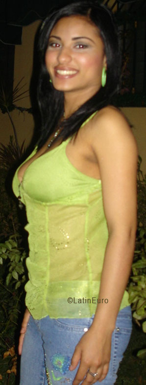 Date this voluptuous Dominican Republic girl Nilcia from  N2096