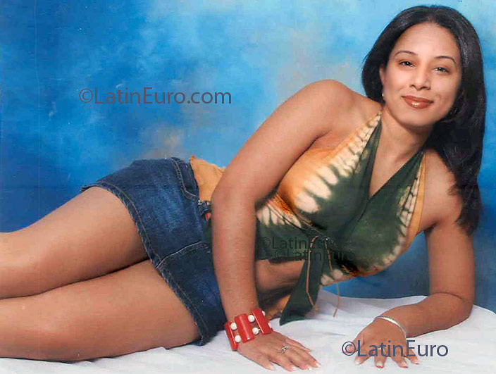Date this happy Dominican Republic girl Yudelka from Mao Valverde N210