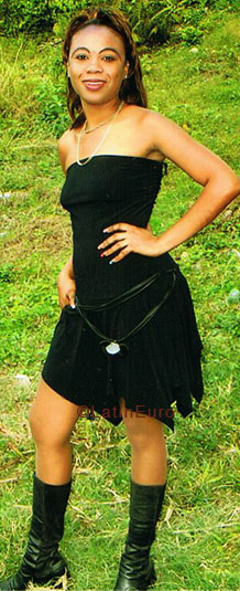 Date this sensual Jamaica girl Shearldene from  N2128