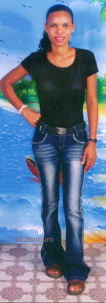 Date this hot Dominican Republic girl Celenia from La Romana N2234