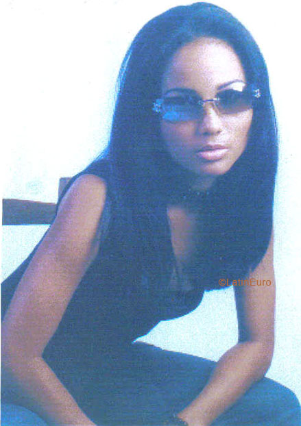 Date this happy Any Country girl Dinny from  N2374