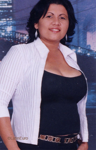 Date this georgeous Honduras girl Silvia from La Ceiba N2403