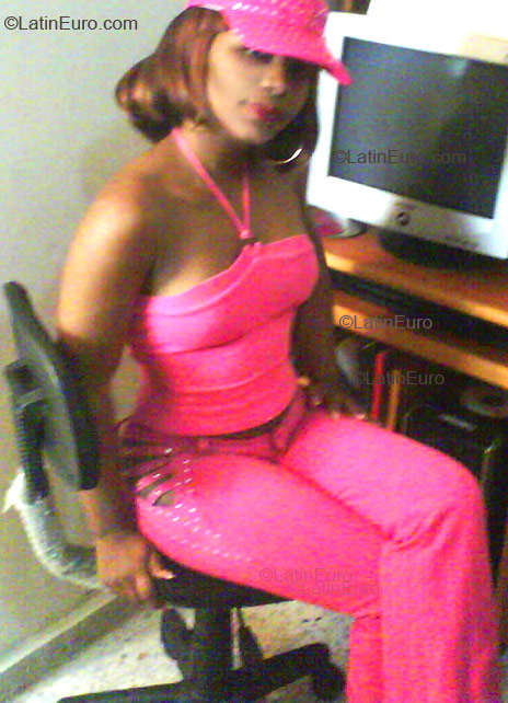 Date this athletic Dominican Republic girl Ingri from Mayor del Rey N243