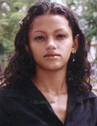 Date this lovely Honduras girl Reina from San Pedro Sula N2444