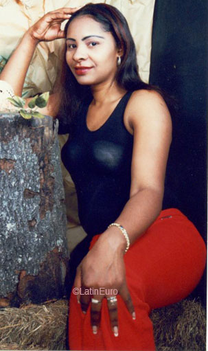 Date this foxy Dominican Republic girl Alexandra from Santiago N2488