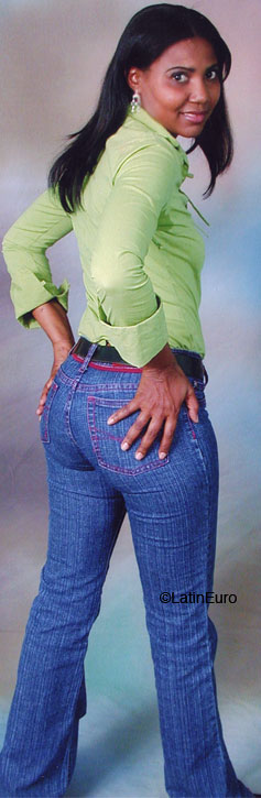 Date this good-looking Dominican Republic girl Yudi from Santiago N2608