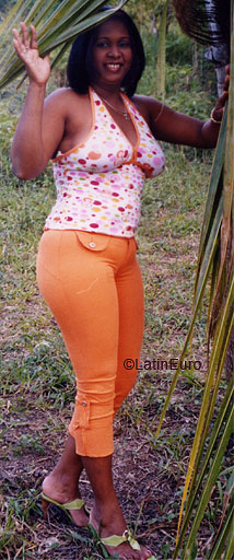 Date this lovely Dominican Republic girl Digna from Santo Domingo N2676