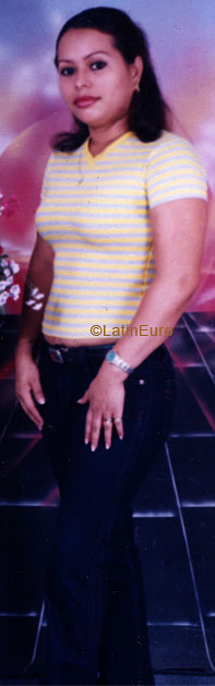 Date this nice looking Honduras girl Lilian from La Ceiba N2734