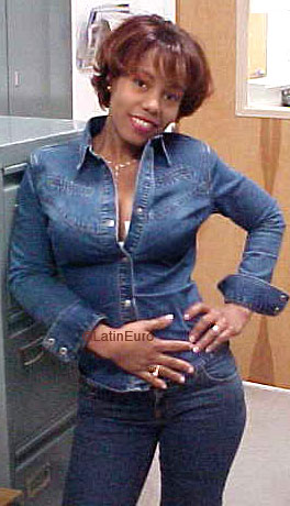 Date this hard body Dominican Republic girl Mariolis from Santo Domingo N3022