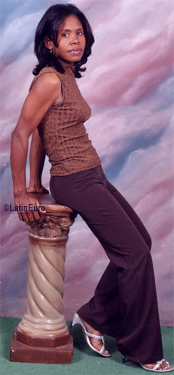 Date this attractive Dominican Republic girl Victoria from Santo Domingo N3081