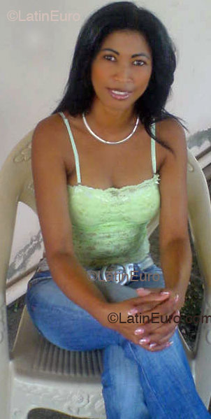Date this sultry Dominican Republic girl Miosotis from Santiago N360