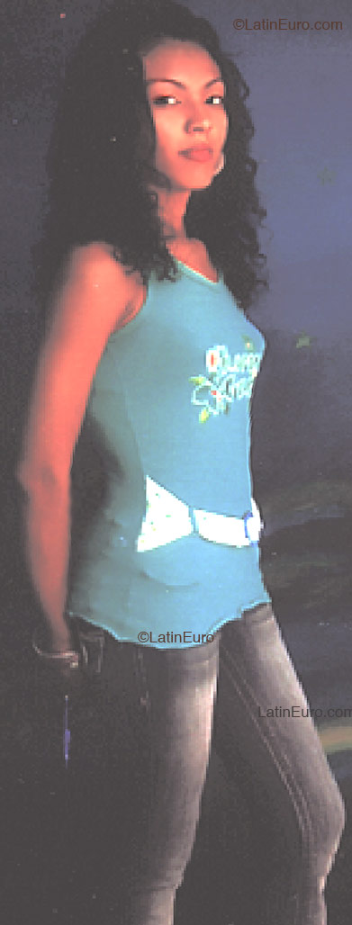 Date this foxy Dominican Republic girl Alexandra from San Pedro de Macoris N399