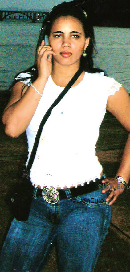 Date this nice looking Dominican Republic girl Jocelyn from Santo Domingo N406