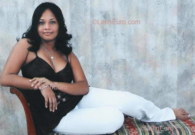 Date this good-looking Dominican Republic girl Juana from Barahona N429
