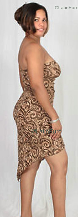 Date this foxy Dominican Republic girl Yasmin from Santiago N437