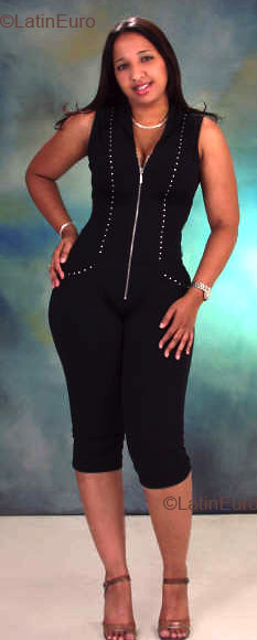 Date this exotic Dominican Republic girl Jissel from Santo Domingo N463