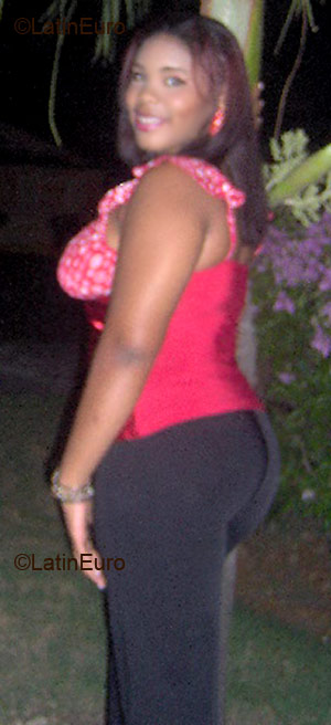 Date this happy Dominican Republic girl Falia from Santo Domingo N489
