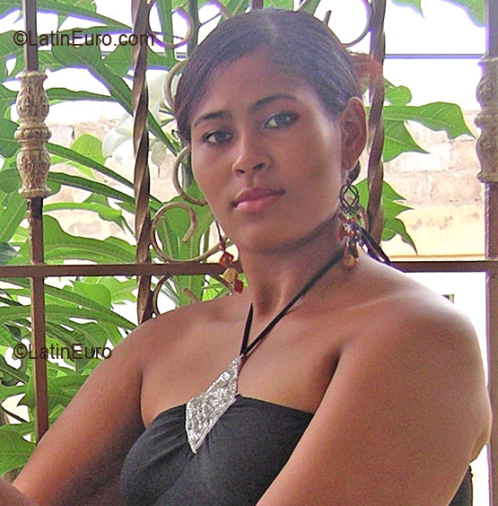 Date this good-looking Any Country girl Leonora from  N511