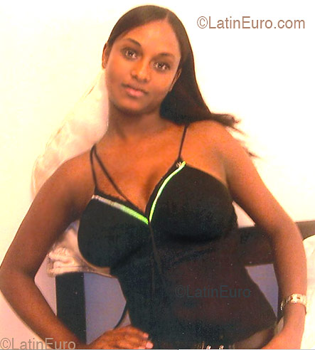 Date this voluptuous Any Country girl Wendy from  N571