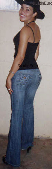 Date this delightful Any Country girl Yomaris from  N636
