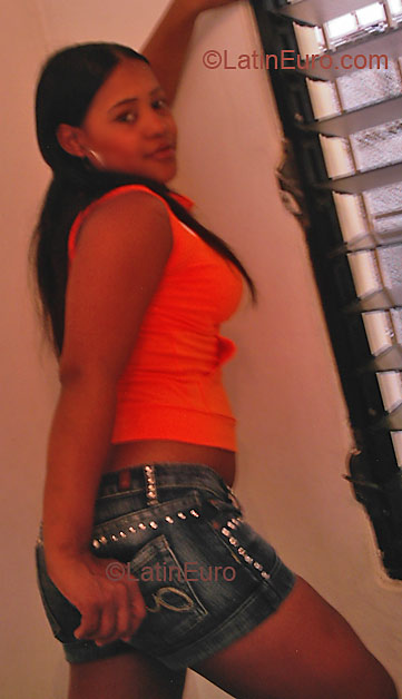 Date this funny Dominican Republic girl Yulisa from Santiago N714