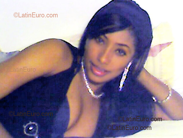 Date this hard body Dominican Republic girl Yenisel from San Juan De La Maguana N72
