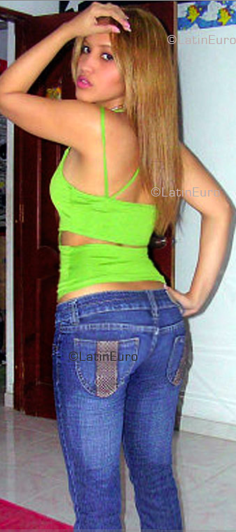 Date this foxy Dominican Republic girl Solenny from Santo Domingo N842