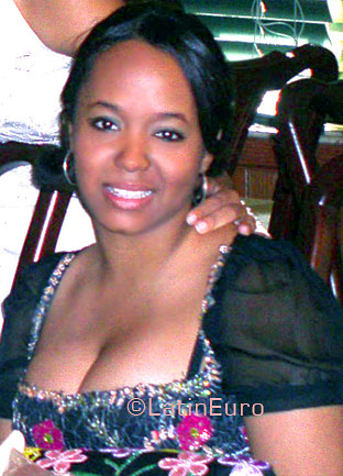 Date this funny Dominican Republic girl Doris from Santo Domingo N855