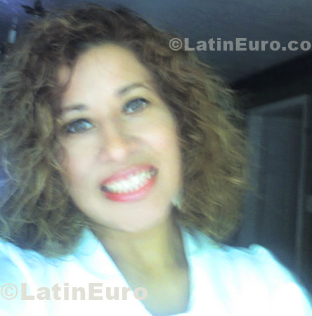 Date this good-looking Any Country girl Sandra from  U334