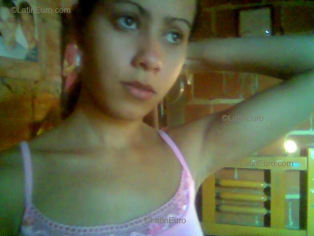 Date this young Brazil girl Vanessa from Goiania B2144