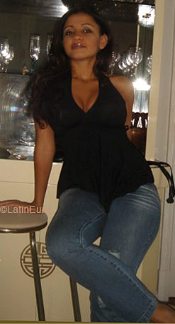 Date this fun Brazil girl Monica from RIO DE JANEIRO B6571