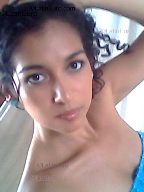Date this charming Colombia girl Nida from  C8936
