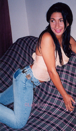 Date this nice looking Brazil girl Cristiane from RIO DE JANEIRO B9971