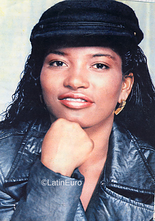 Date this beautiful Brazil girl Cristiane from SALVADOR B9879