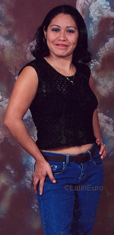 Date this happy Honduras girl Silvia from San Pedro Sula N3826