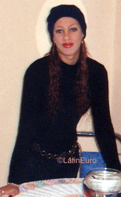 Date this hard body Brazil girl Valeria from DIADEMA B9732