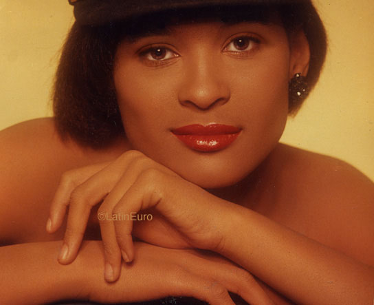 Date this nice looking Brazil girl Caroline from SAO PAULO B9562