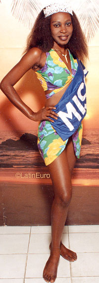 Date this tall Any Country girl Gerturde from  N3746