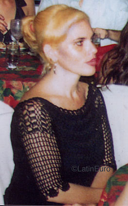 Date this voluptuous Brazil girl Anna from GOIANIA B9350