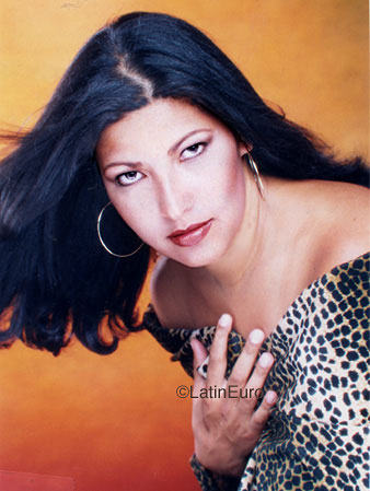 Date this attractive Brazil girl Maria from PATOS B9347