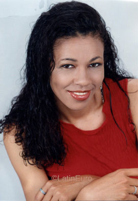 Date this foxy Brazil girl Rosinda from DRACENA B9333