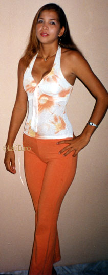 Date this nice looking Brazil girl Lilian from CASTANHAL B8845