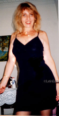 Date this cute Brazil girl Lucia from RIO DE JANEIRO B8812