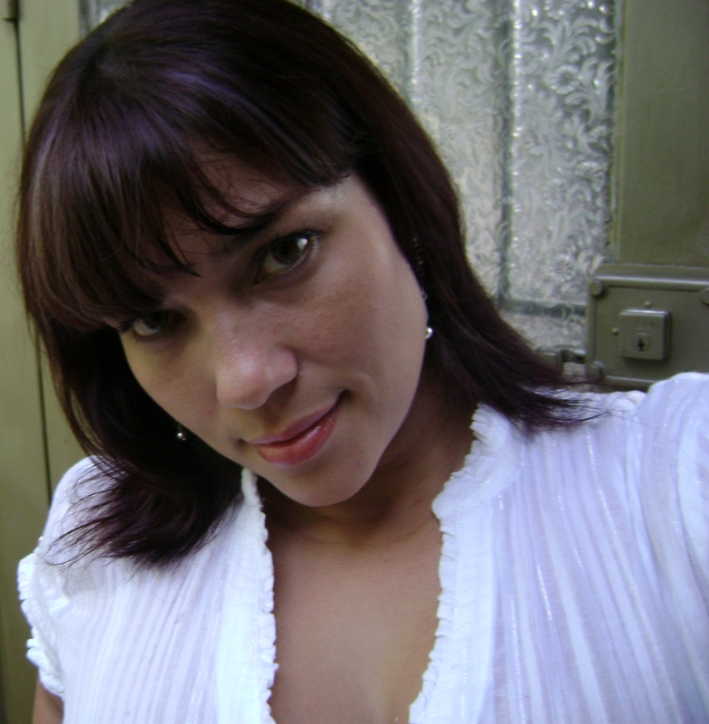 Date this happy Colombia girl Carolina from Bogota CO30